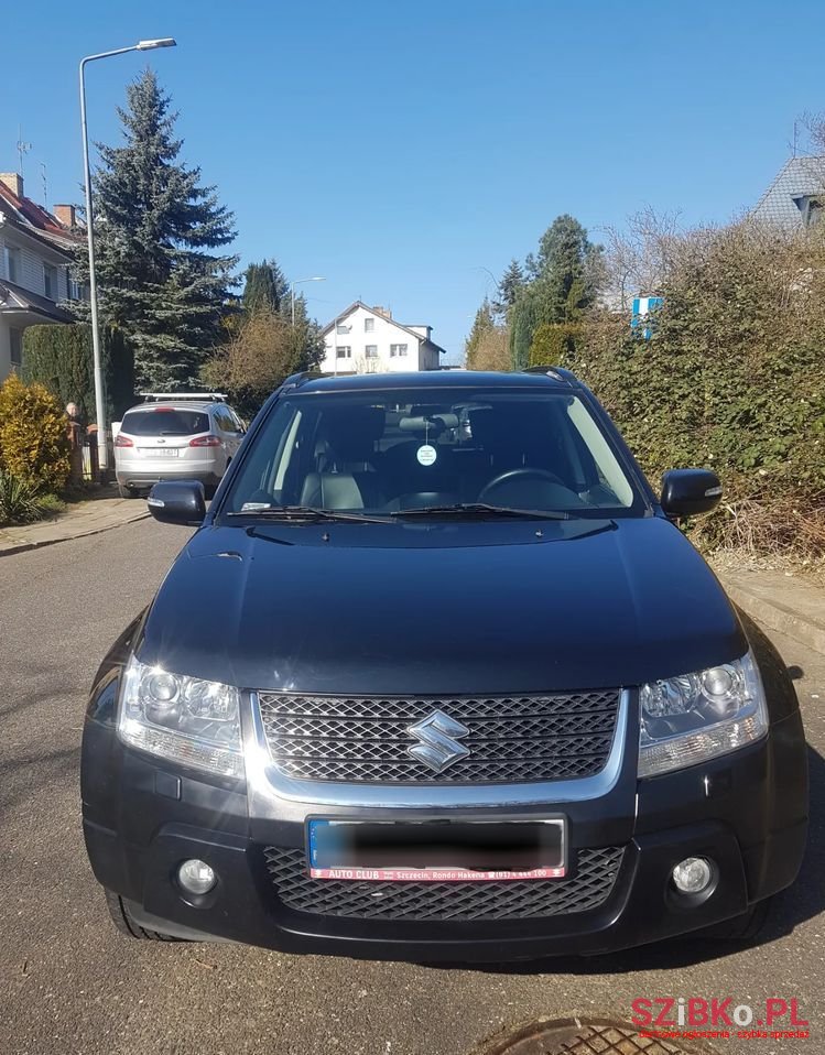 2010' Suzuki Grand Vitara photo #2