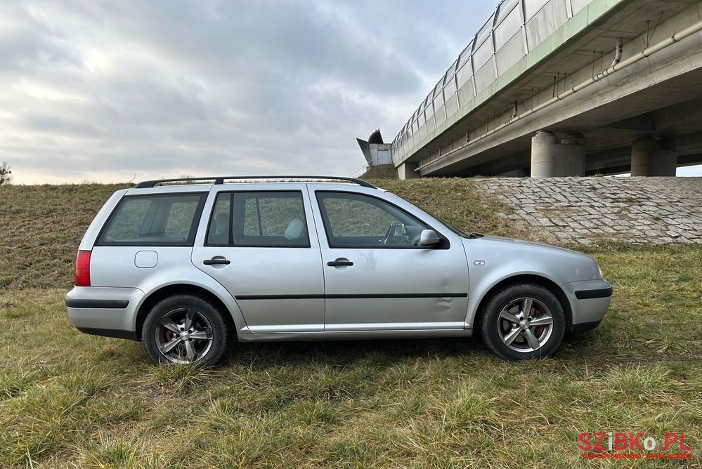 2003' Volkswagen Golf photo #3