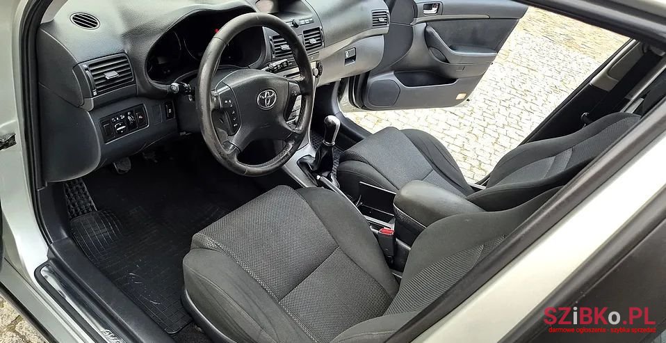 2004' Toyota Avensis 2.0 Vvt-I Prestige photo #5