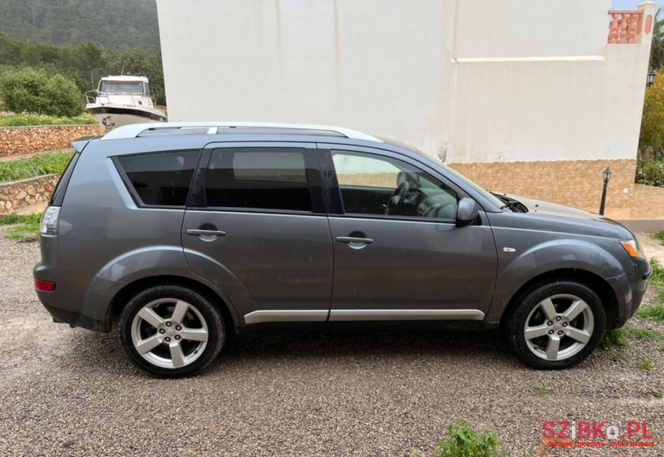 2008' Mitsubishi Outlander photo #2