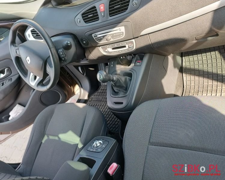 2010' Renault Scenic photo #2