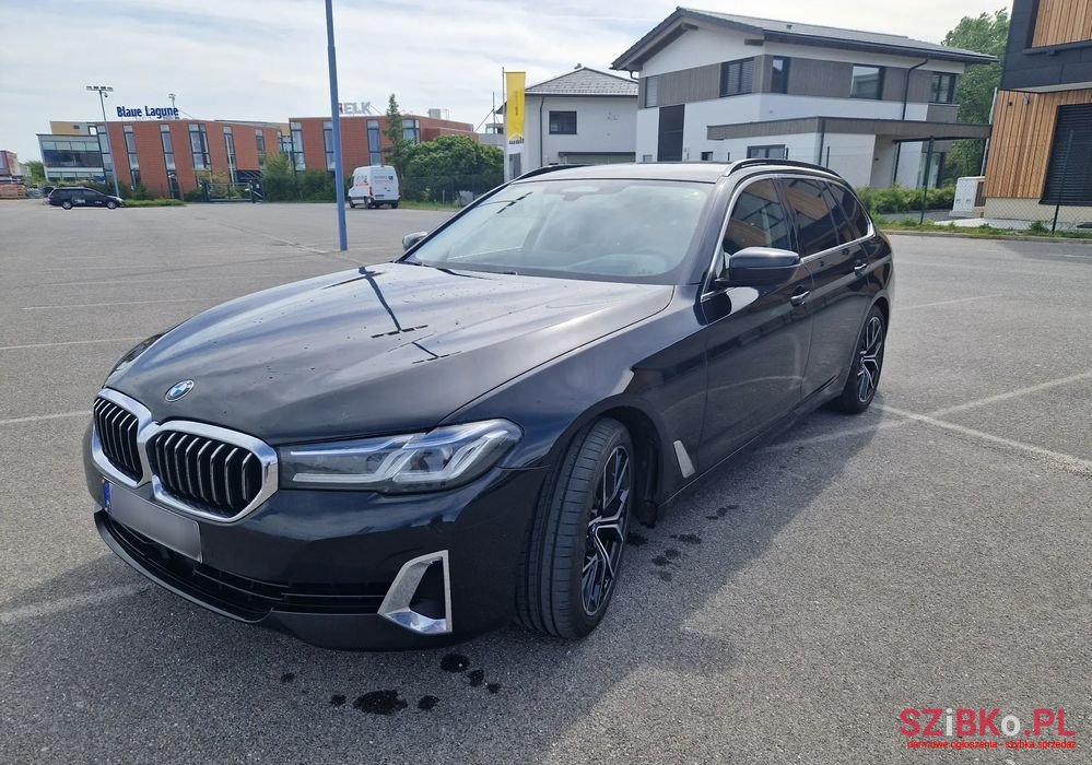 2020' BMW 5 Series 530D photo #5