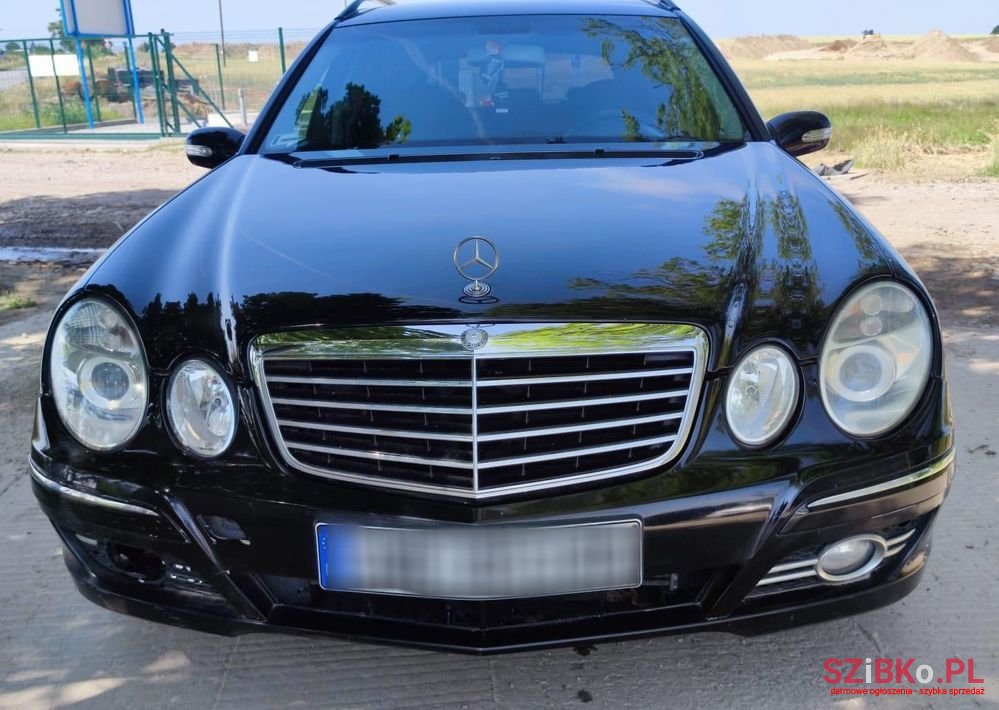 2004' Mercedes-Benz E-Class photo #2