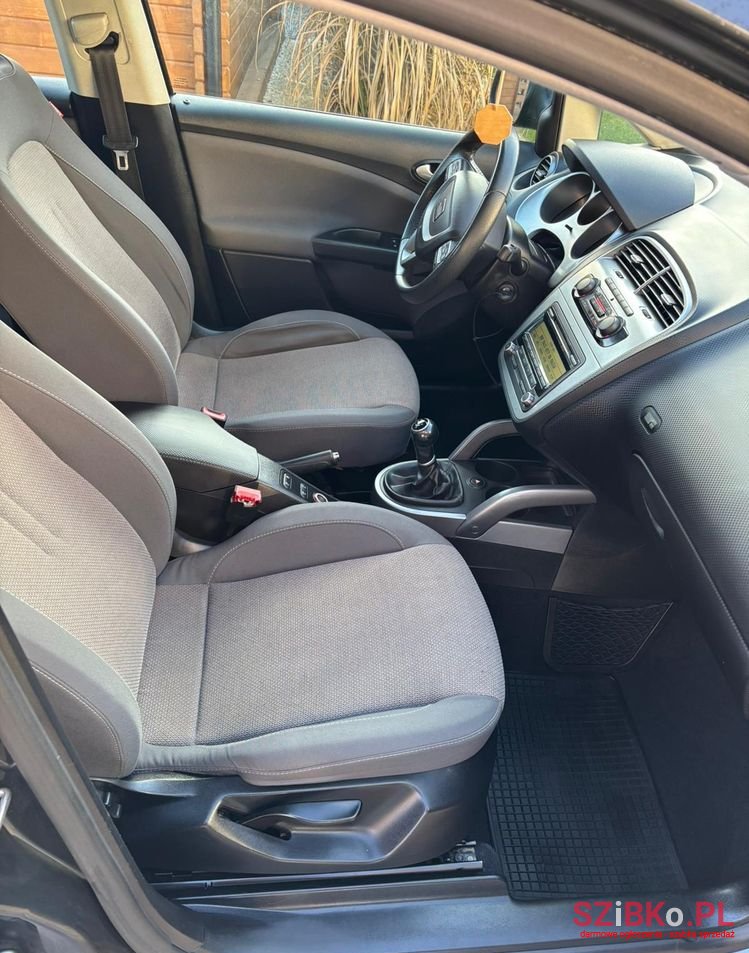 2010' SEAT Altea XL photo #6