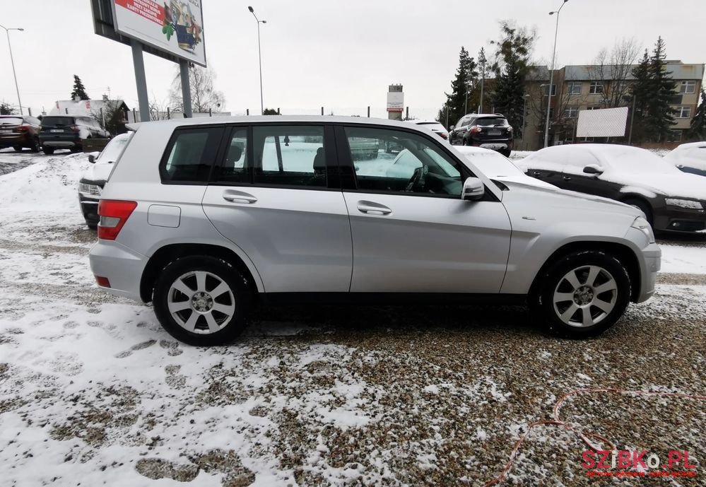 2011' Mercedes-Benz GLK photo #6