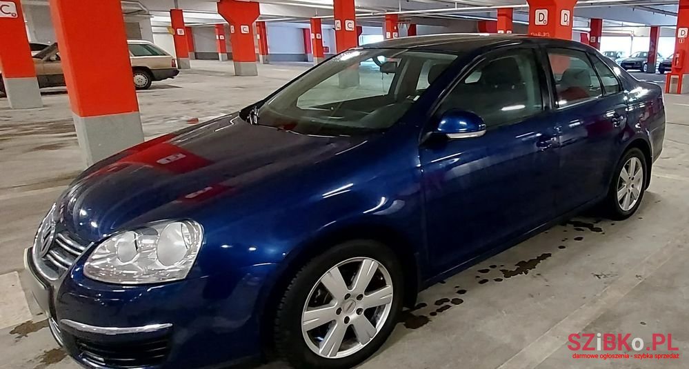 2006' Volkswagen Jetta 1.6 Fsi Comfortline photo #2