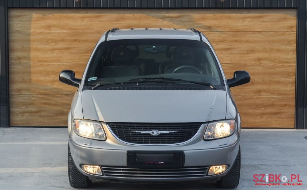 2001' Chrysler Grand Voyager photo #1