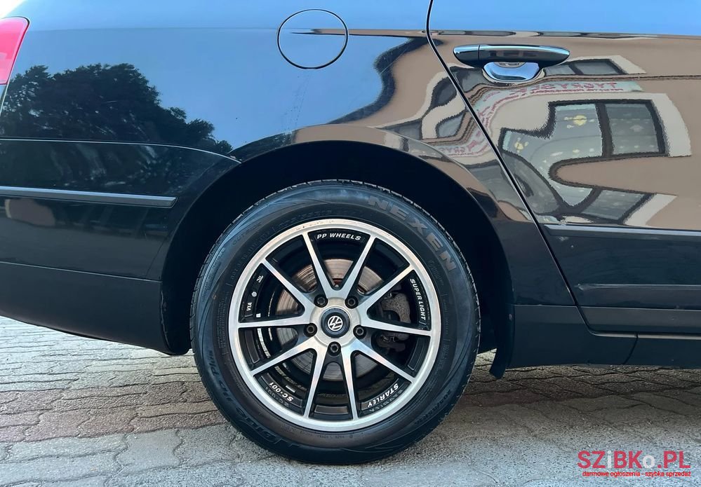 2006' Volkswagen Passat photo #5