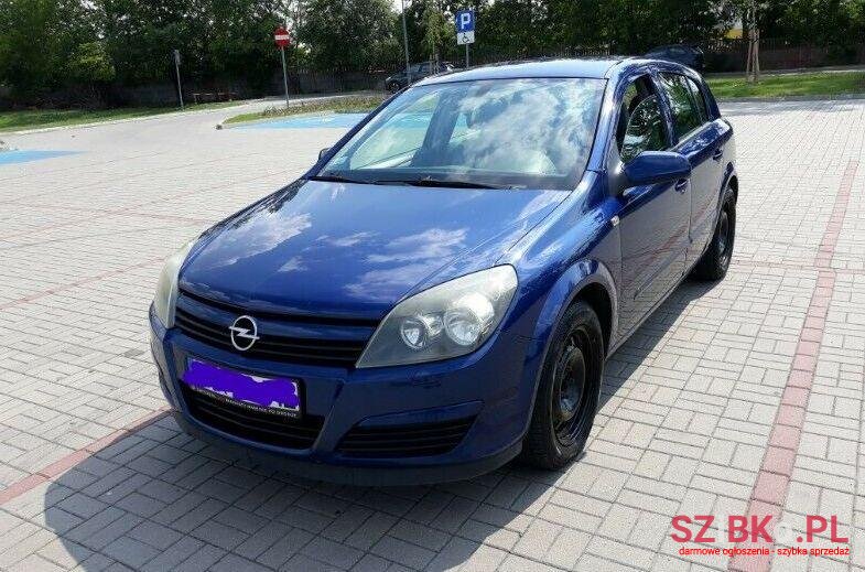 2005' Opel Astra photo #1