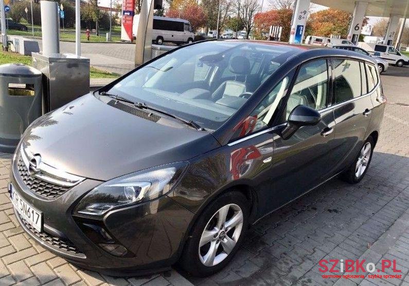 2012' Opel Zafira photo #1