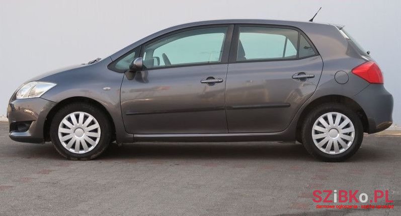 2008' Toyota Auris photo #2