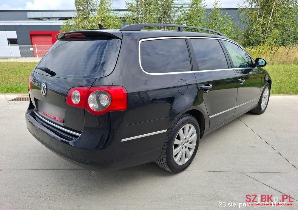 2010' Volkswagen Passat photo #6