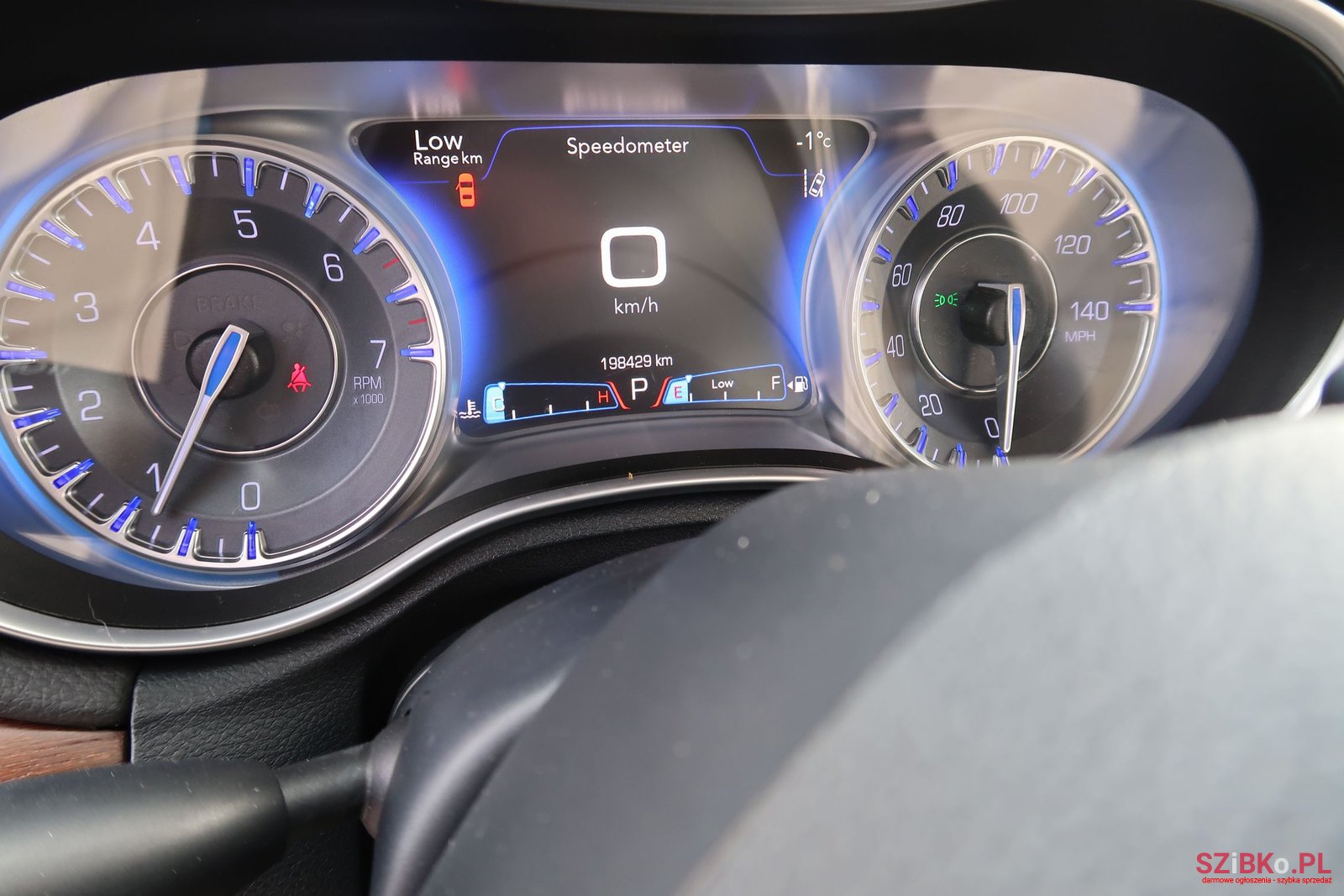 2016' Chrysler 300 C photo #6