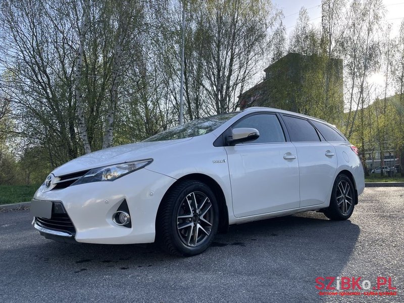 2014' Toyota Auris photo #1