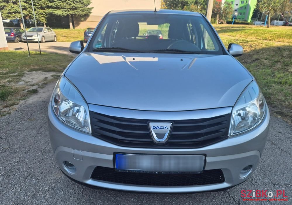 2009' Dacia Sandero photo #2