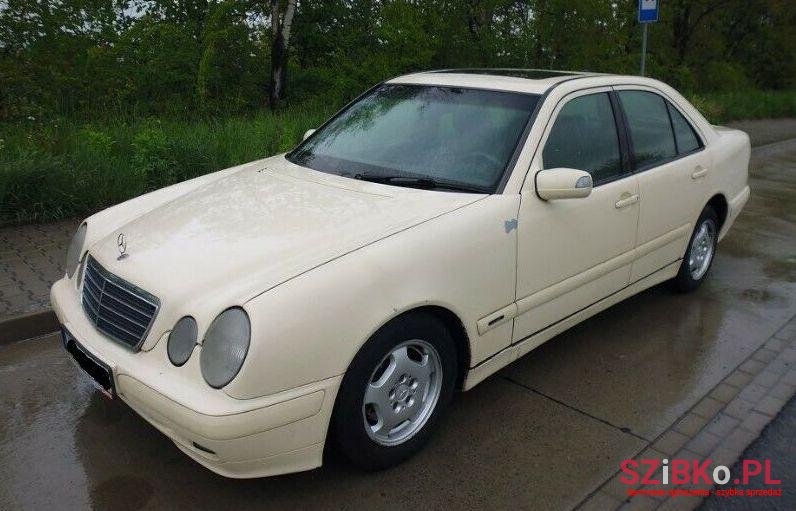 2002' Mercedes-Benz Klasa E photo #2