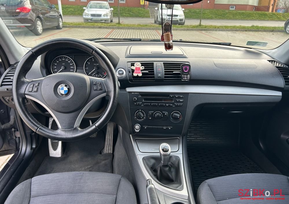 2008' BMW 1 Series 116I photo #6