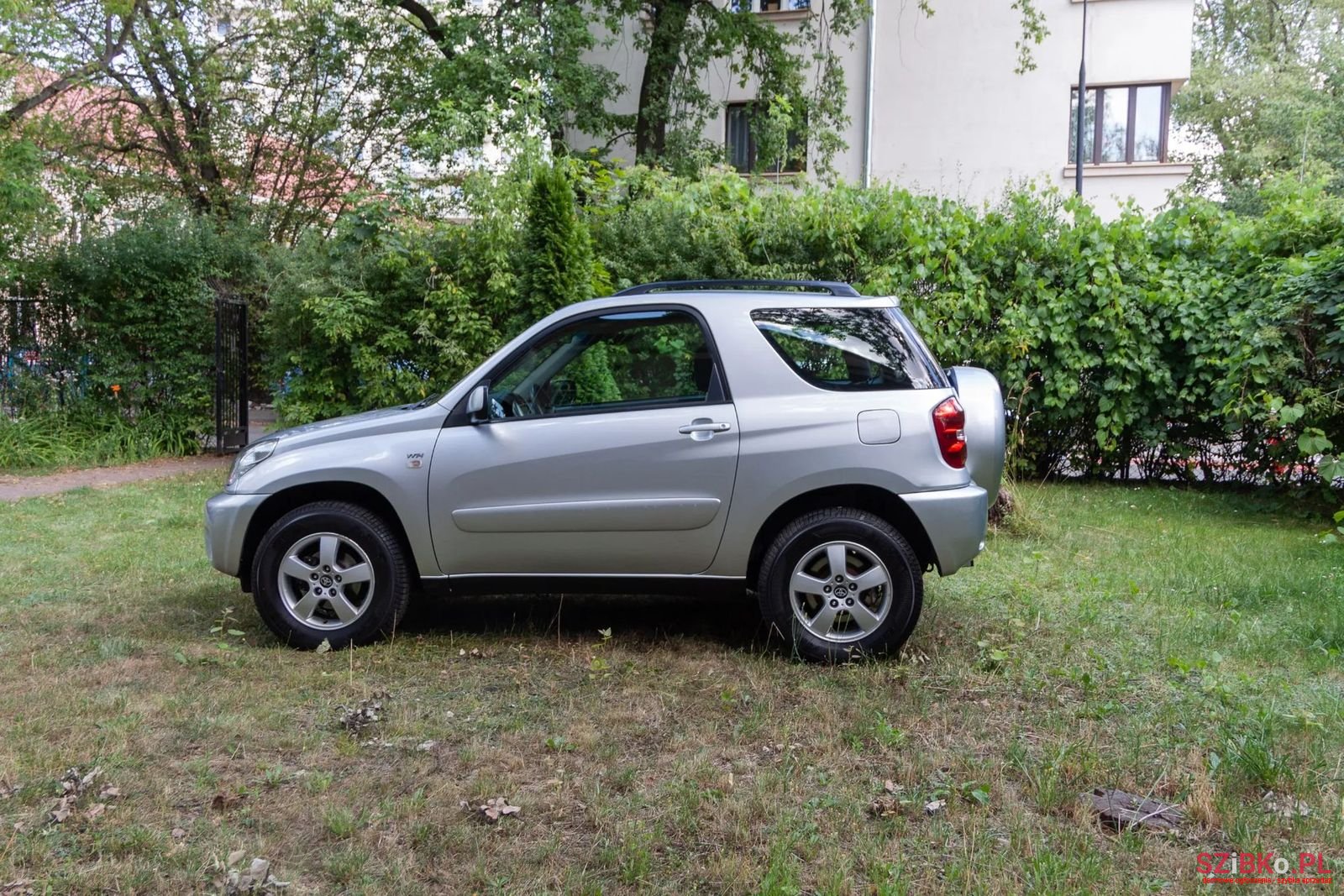 2004' Toyota RAV4 photo #3