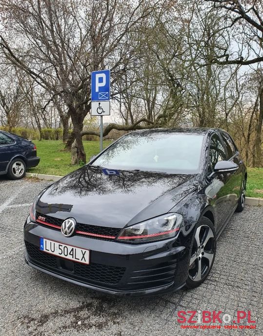 2015' Volkswagen Golf photo #2