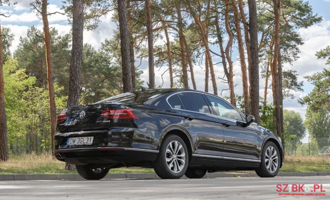 2015' Volkswagen Passat photo #5