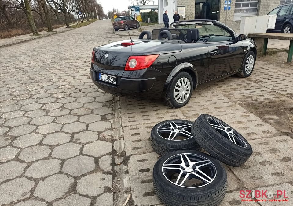 2008' Renault Megane photo #4