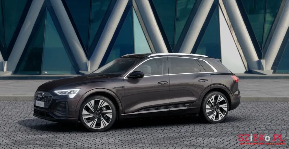 2023' Audi Q8 S Line photo #1