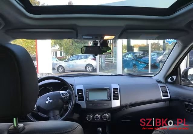 2012' Mitsubishi Outlander photo #5