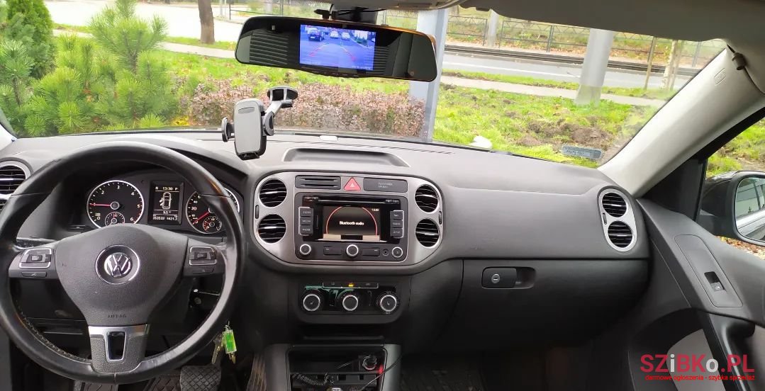 2011' Volkswagen Tiguan photo #6