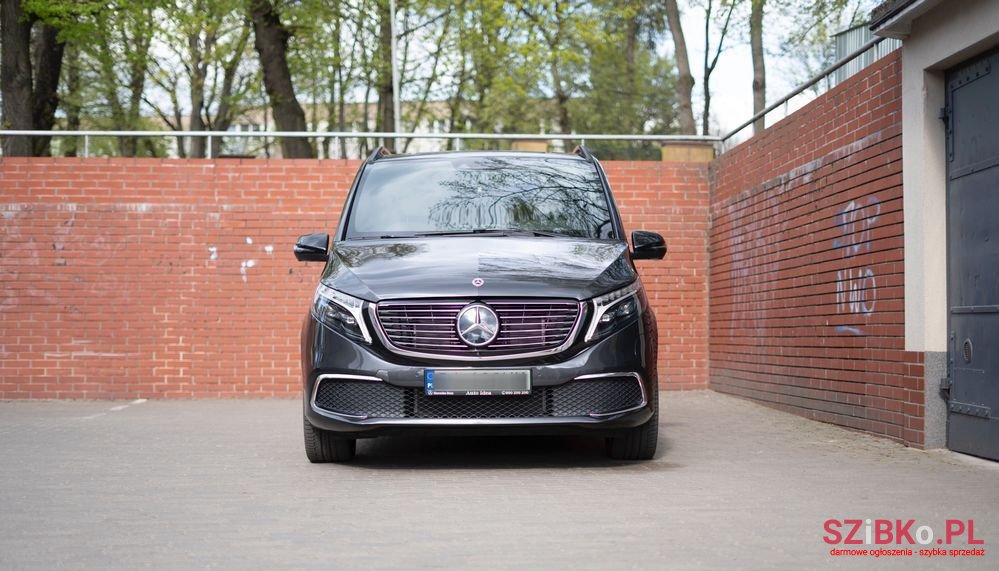 2023' Mercedes-Benz EQV photo #2