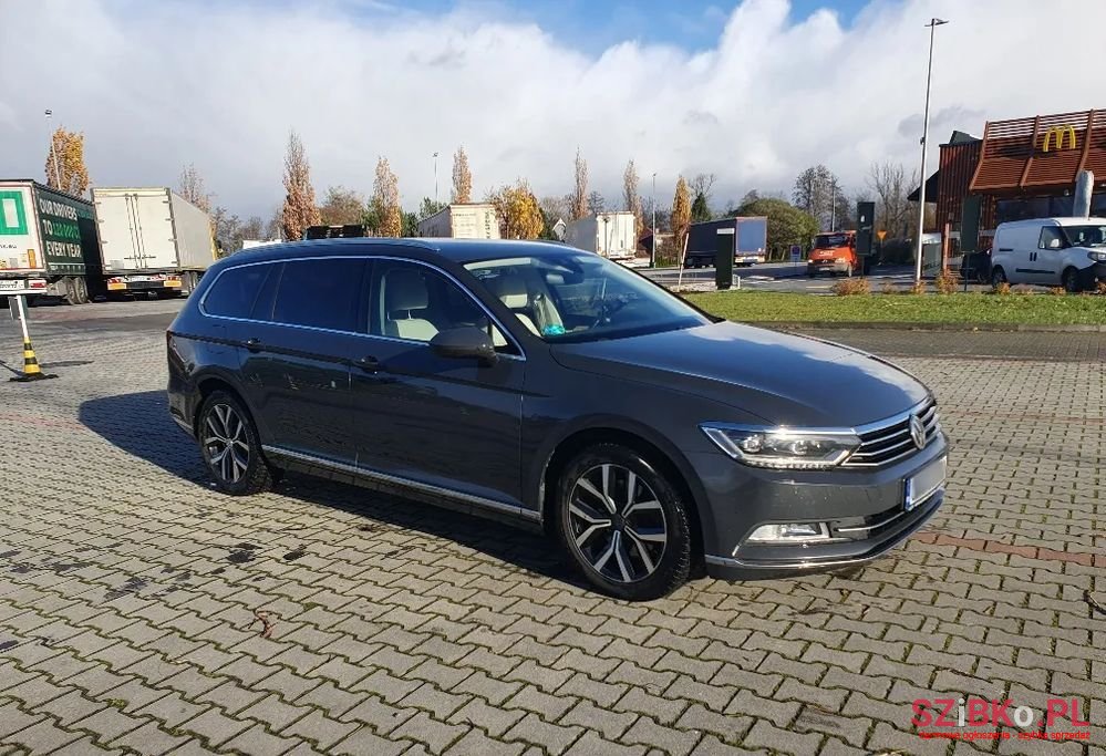 2016' Volkswagen Passat photo #5