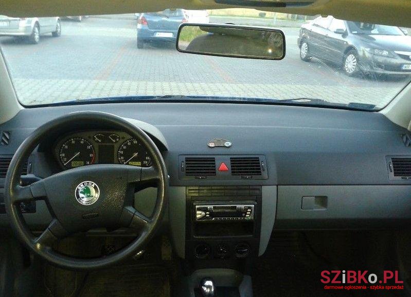 2002' Skoda Fabia photo #1