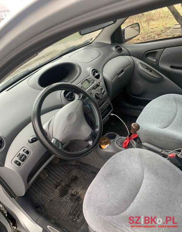 1999' Toyota Yaris 1.0 Luna photo #5