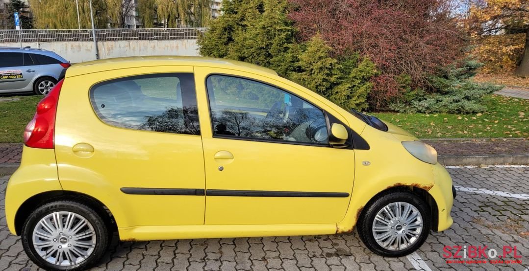 2006' Peugeot 107 photo #2
