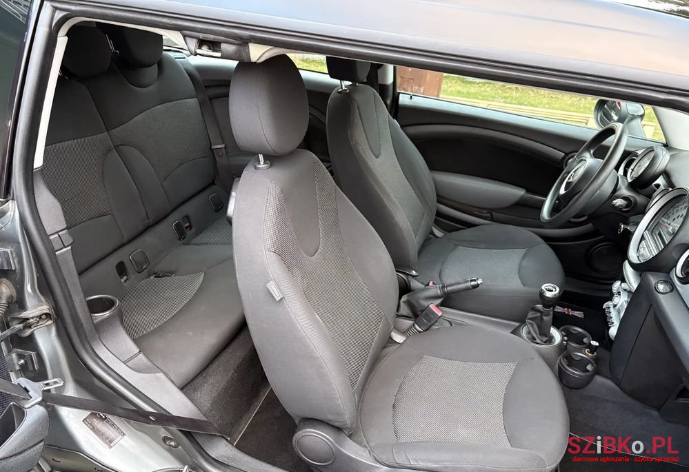 2010' MINI Clubman Cooper D photo #6