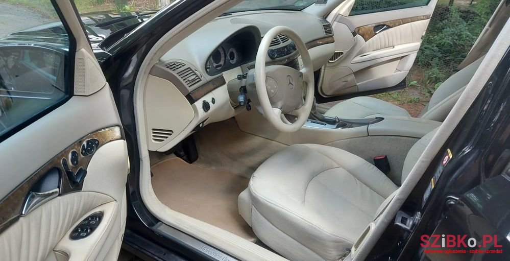 2005' Mercedes-Benz E-Class photo #2