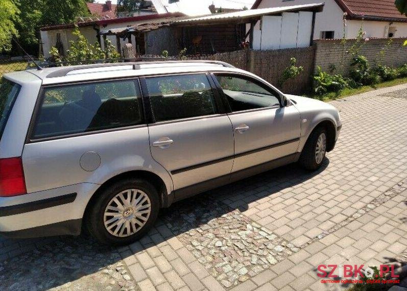 2000' Volkswagen Passat photo #1