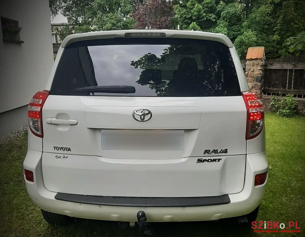 2010' Toyota RAV4 2.2 D-4D 4X4 photo #6