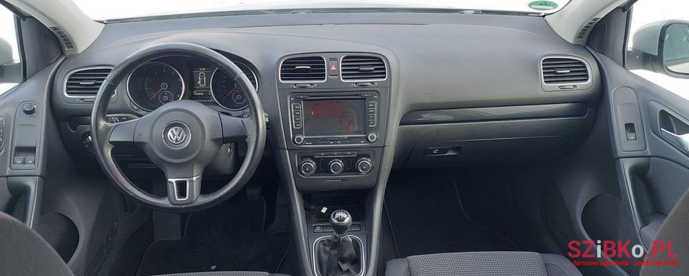 2009' Volkswagen Golf photo #6