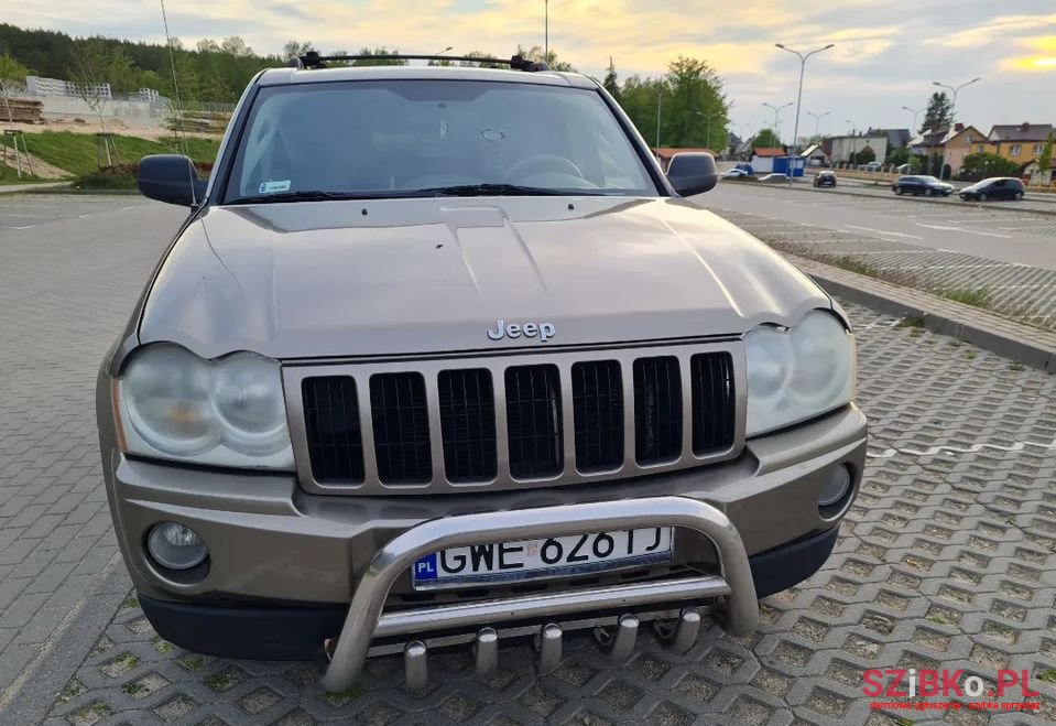 2005' Jeep Cherokee Sport photo #1