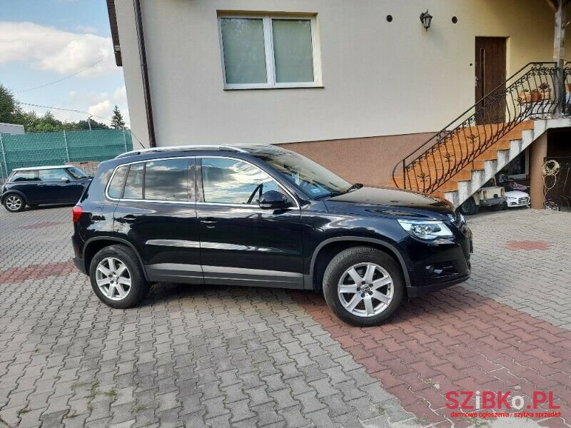 2009' Volkswagen Tiguan photo #2