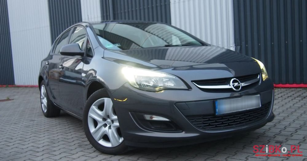 2014' Opel Astra photo #1