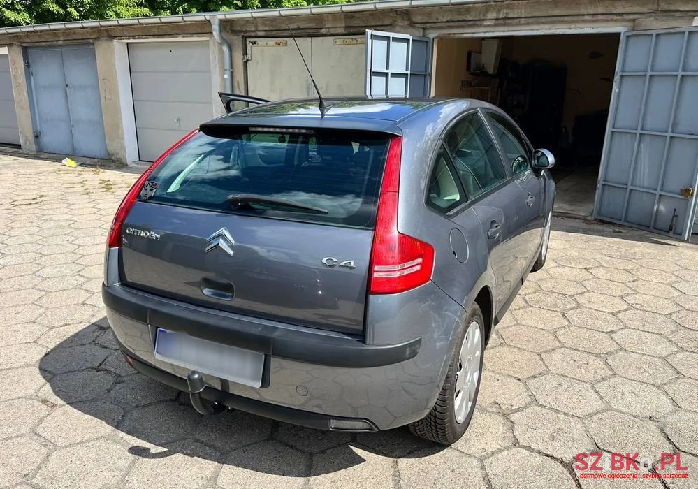 2008' Citroen C4 photo #3