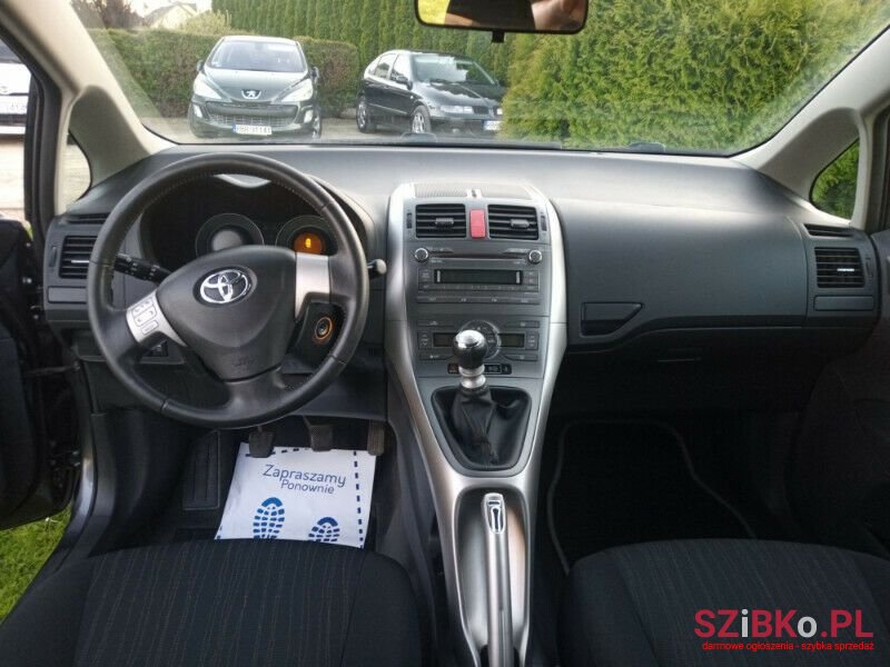 2009' Toyota Auris photo #3