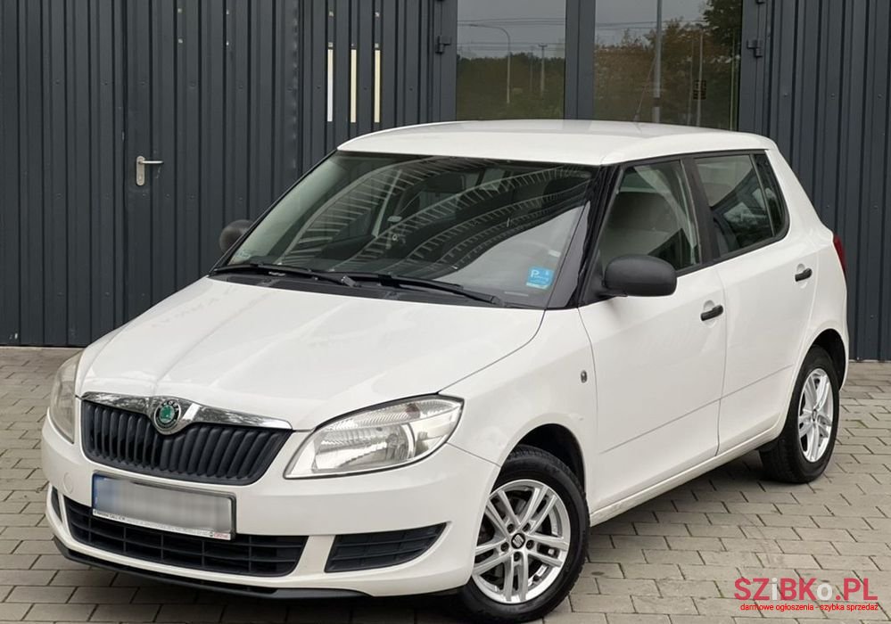 2011' Skoda Fabia photo #3
