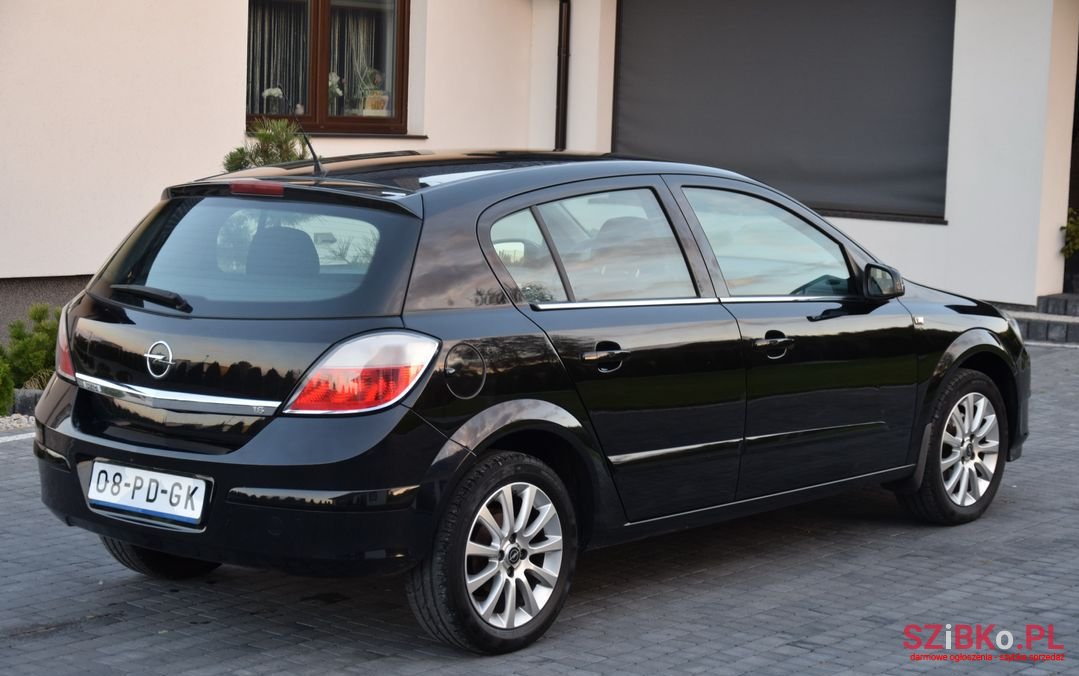 2005' Opel Astra photo #5
