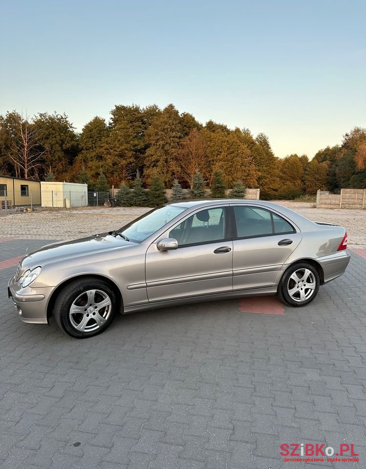 2006' Mercedes-Benz C-Class photo #2