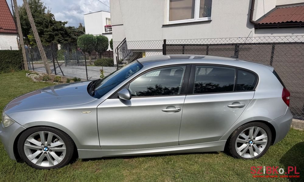 2007' BMW 1 Series 118I photo #2