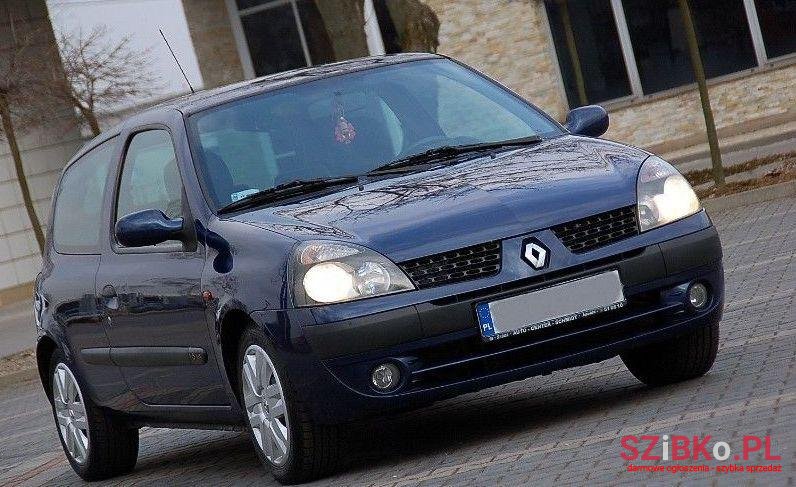 2001' Renault Clio photo #1