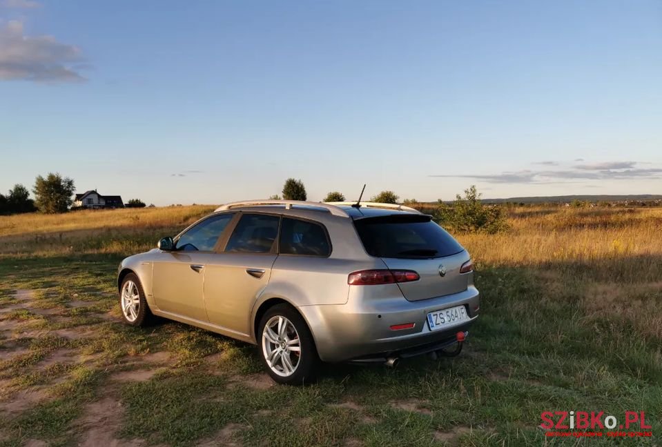 2011' Alfa Romeo 159 photo #3