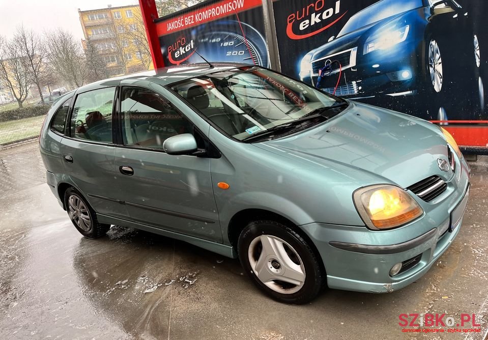 2003' Nissan Almera Tino photo #4